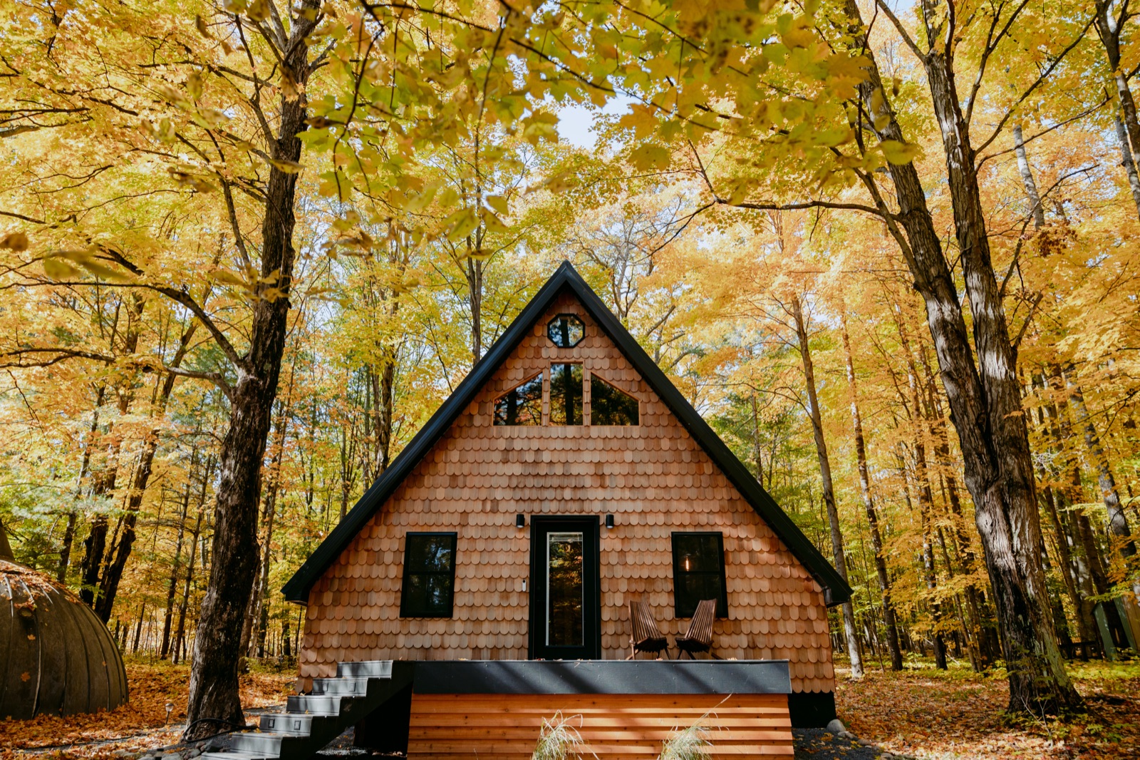 Fall Color in Traverse City: Peak Timing, the M-22 Loop & Where to Stay